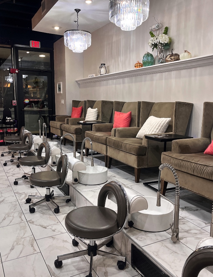 1080x600 320 Central Nails salon chairs image
