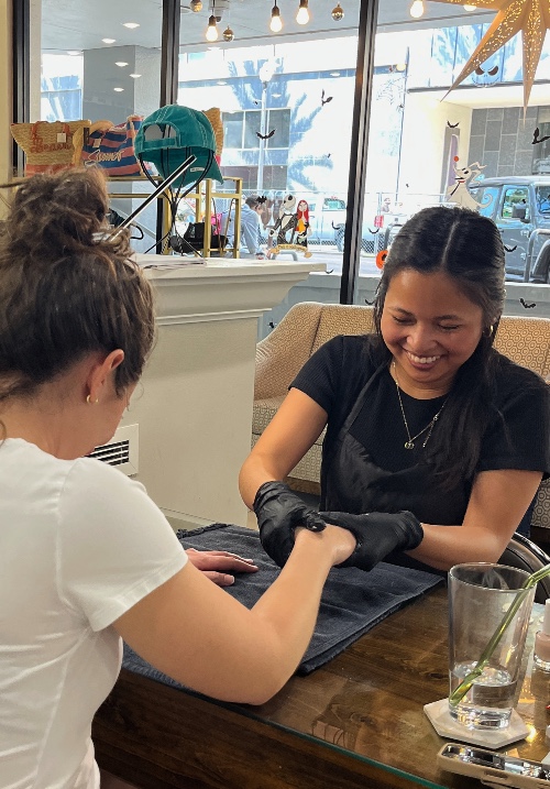 800x800 320 Central Nails Salon